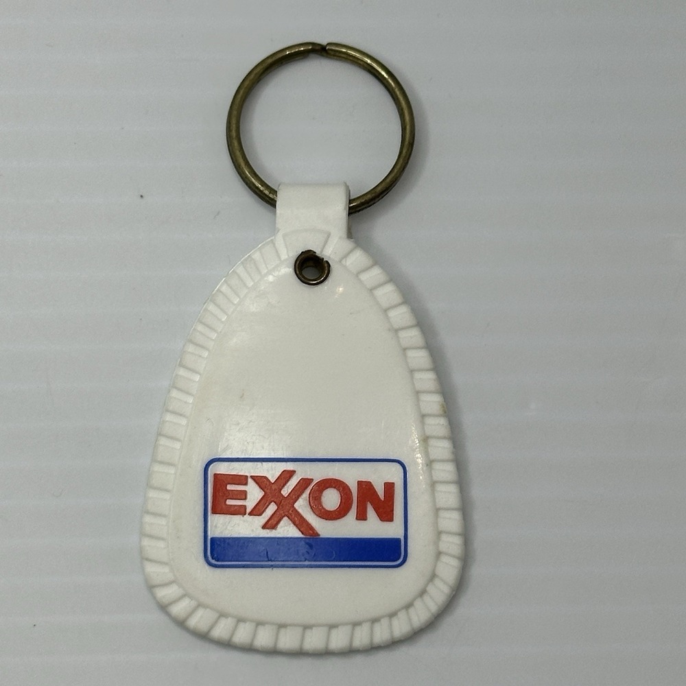 Vintage Exxon Gas Oil Keychain White Plastic Promo Petroliana Key Ring‎